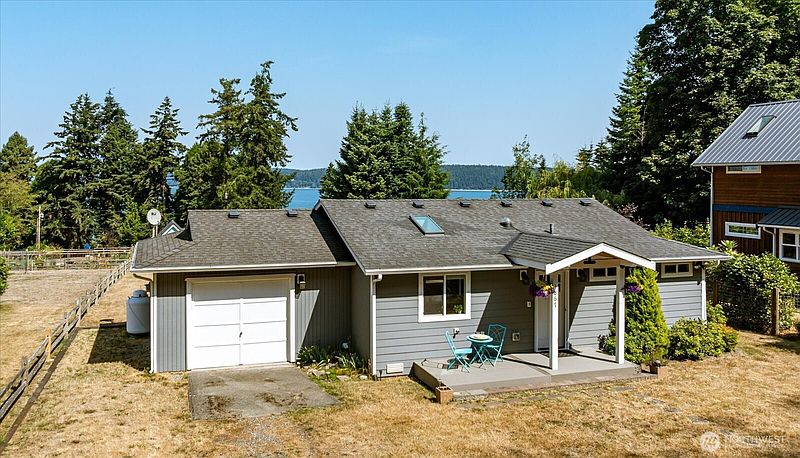 2nd image of 1867 Salmonberry Lane