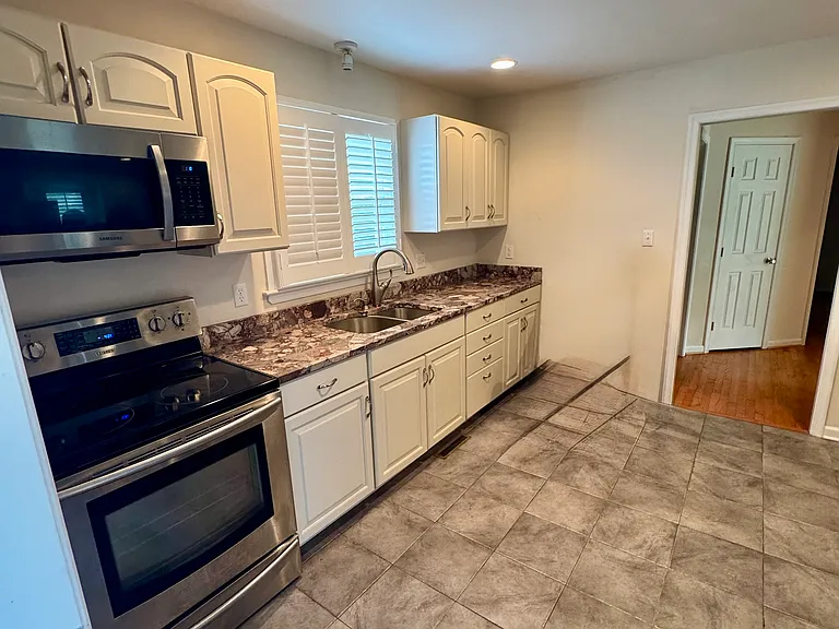 487 Mimosa Ln — Photo 2