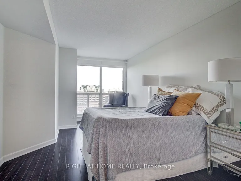 8 Park Rd #2206 — Photo 21