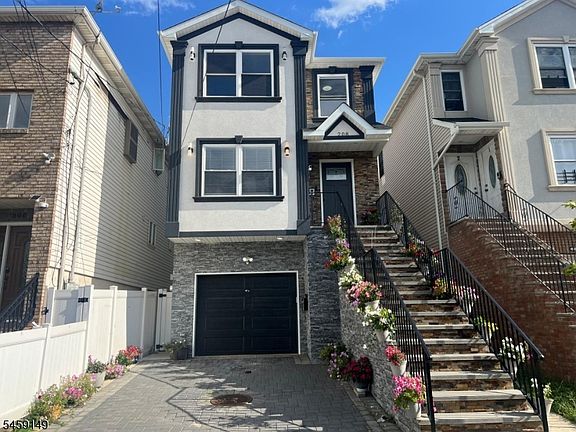 2nd image of 208 Atlantic St
