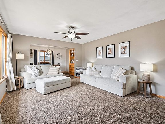 4th image of 207 Arthur St SW