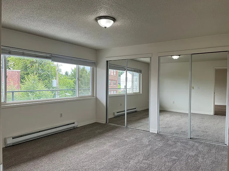 Effortless Living Near the Alaska Junction The Webster Apartments — Photo 30