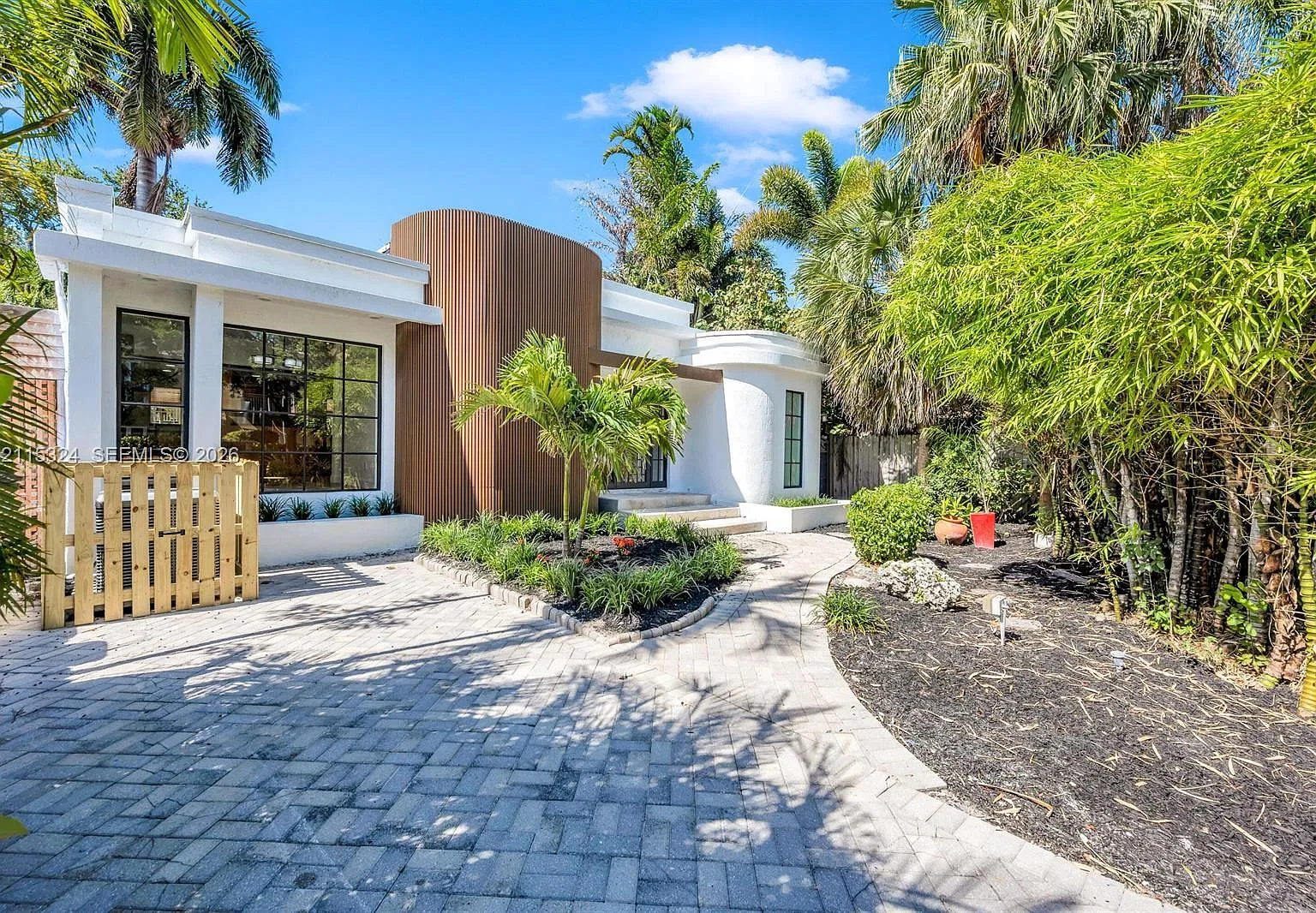 Las Olas Park Corr Plat — Photo 1