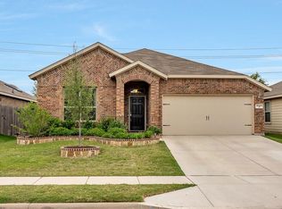 10425 Rising Knoll Ln, Fort Worth, TX 76131