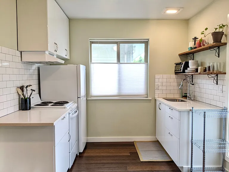 2408 N Baldwin St — Photo 37