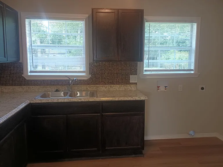 9026 Lake Forest Blvd — Photo 5