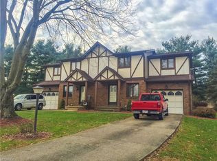 1233 Suffield Cir NW, Canton, OH 44708