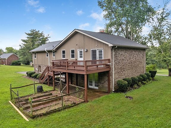 3rd image of 1302 Twin Springs Dr