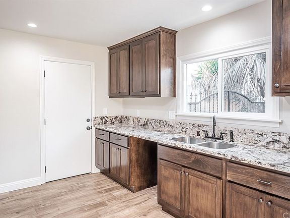4th image of 630 W 99th St