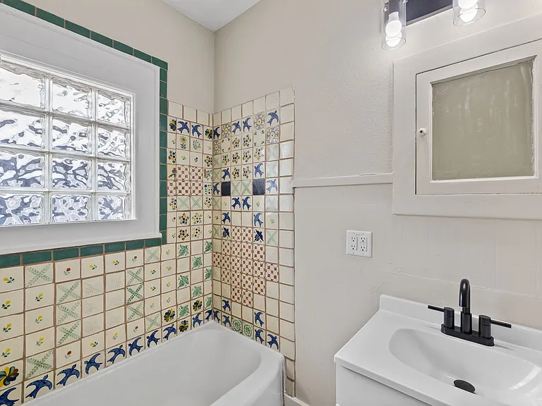 2834 Pearl St — Photo 16