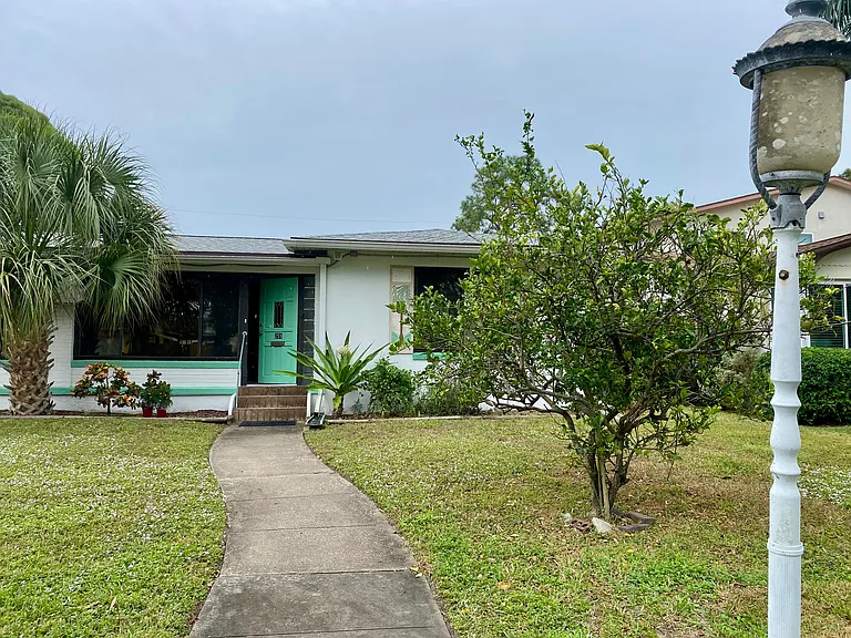 251 Mateo Way NE — Photo 2