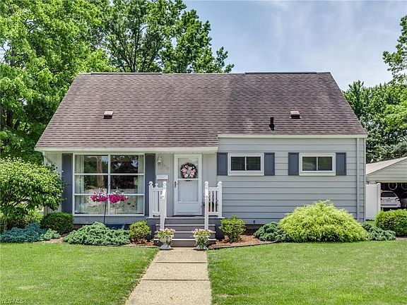 2nd image of 810 Monroe Ave