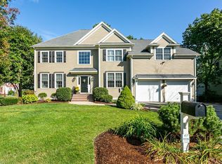 8 Hawthorne St, Natick, MA 01760