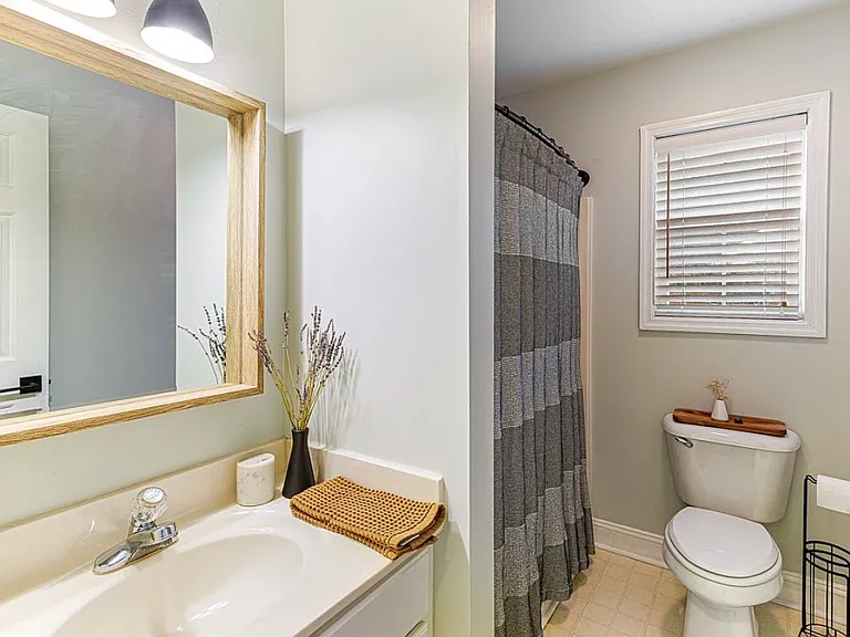 230 Kingswood Cir — Photo 9