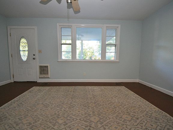 4th image of 618 Olympia Pl