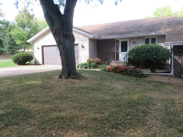 706 Quail Ridge Dr, Freeport, IL 61032