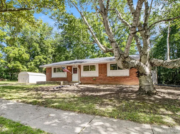 1110 Wines Dr, Ann Arbor, MI 48103