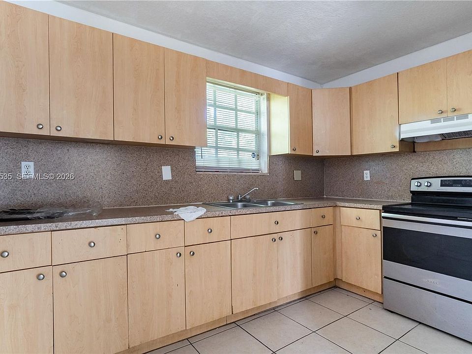 1st image of 1547 Passion Vine Cres