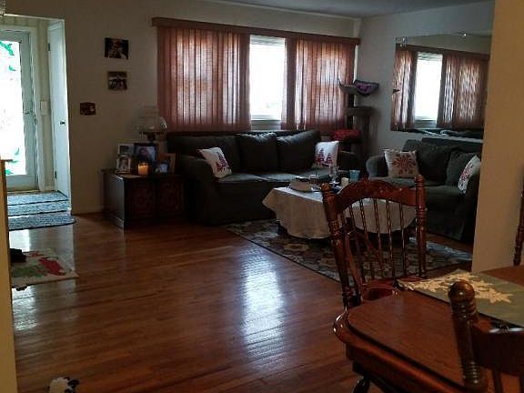 3rd image of 82 Beechtree Dr