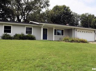 26 Woods Mill Rd, Sherman, IL 62684