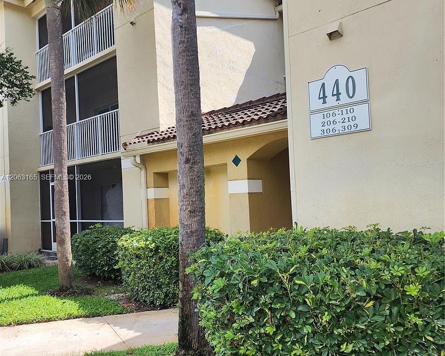 1st image of 440 S Park Rd APT 206