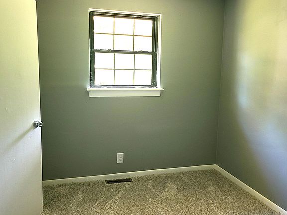 5th image of 424 Como Dr