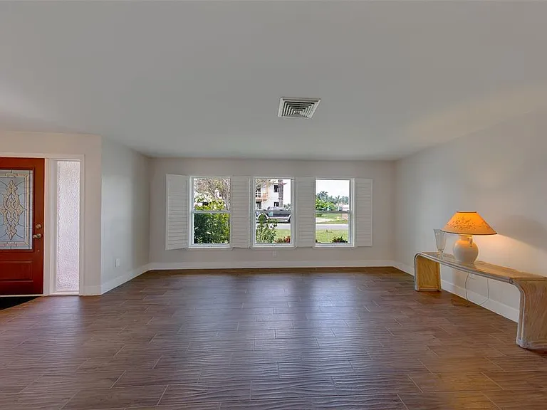 11602 Grove St — Photo 6