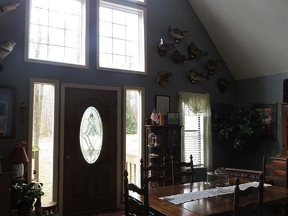 3rd image of 221 Surrey Ln NE