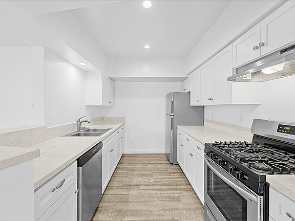 3rd image of 174 N Almont Dr #104