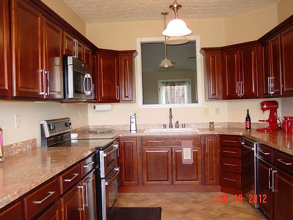 NEWLY REMODELED KITCHEN 