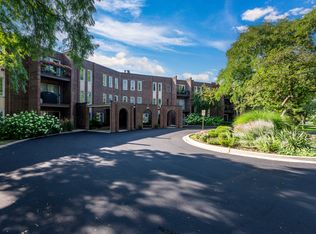 1450 Sandpebble Dr APT 333, Wheeling, IL 60090