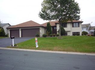 1029 Bluff Trl, Chaska, MN 55318