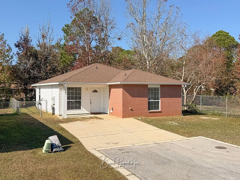 1st image of 501 Ashwood Ln