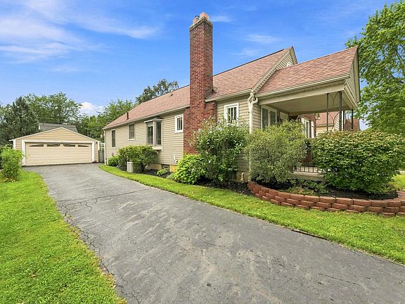 3rd image of 557 Fallis Rd