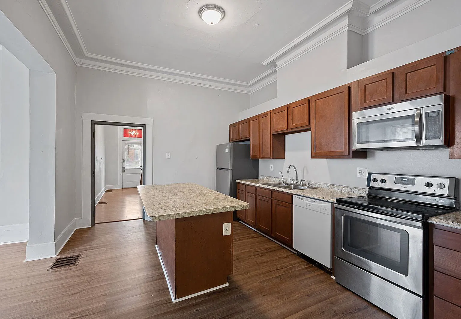 6 bed, 3.0 bath, $4,195 — Photo 4