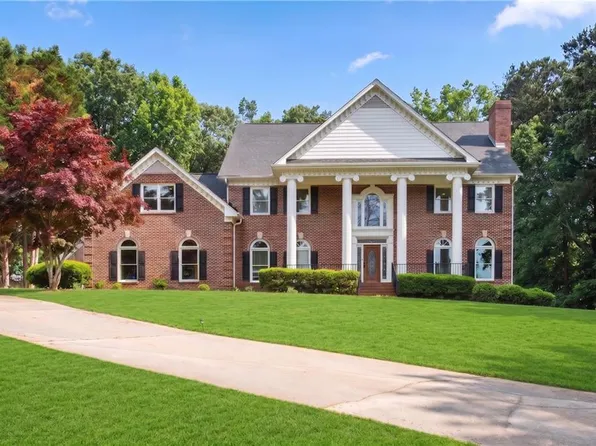 1889 E Gate Dr, Stone Mountain, GA 30087