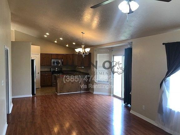 3rd image of 1919 N Sego Lilly Dr