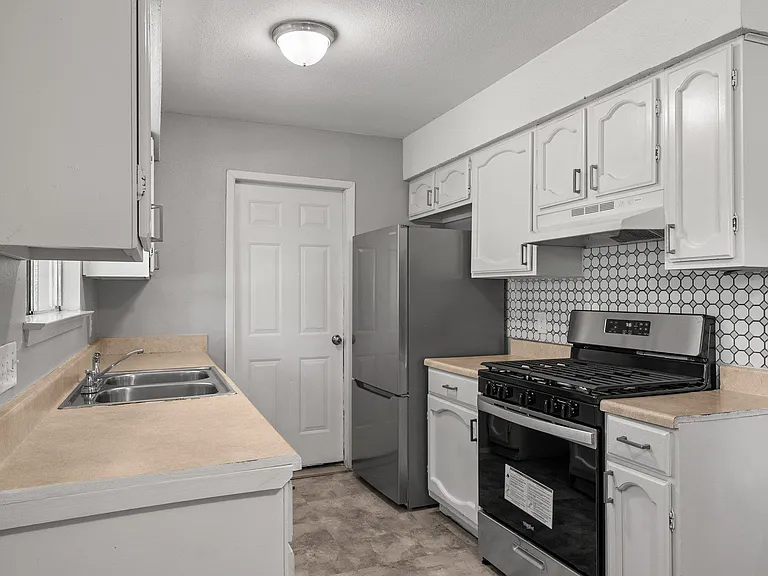 2311 Peppertree Ct — Photo 5