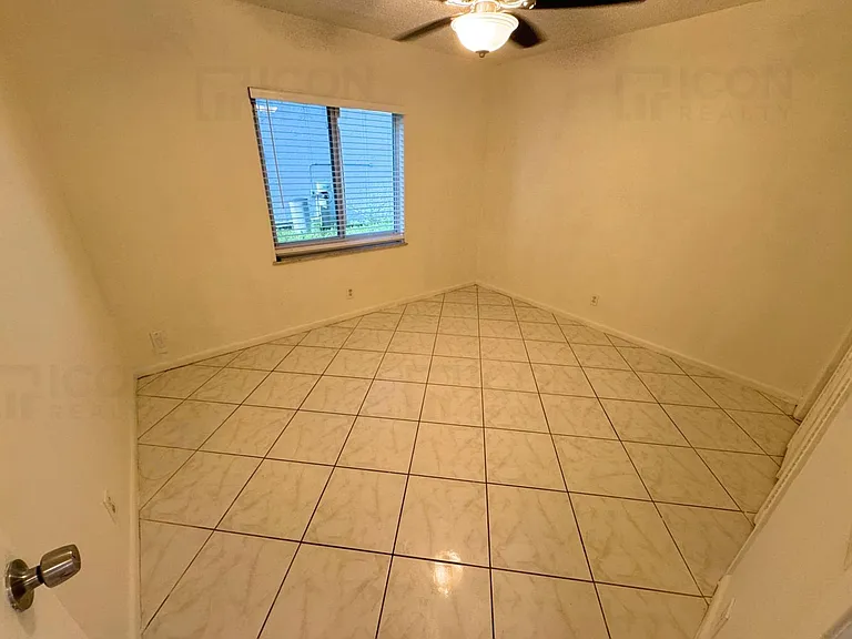 61 SW 34th Ave — Photo 10