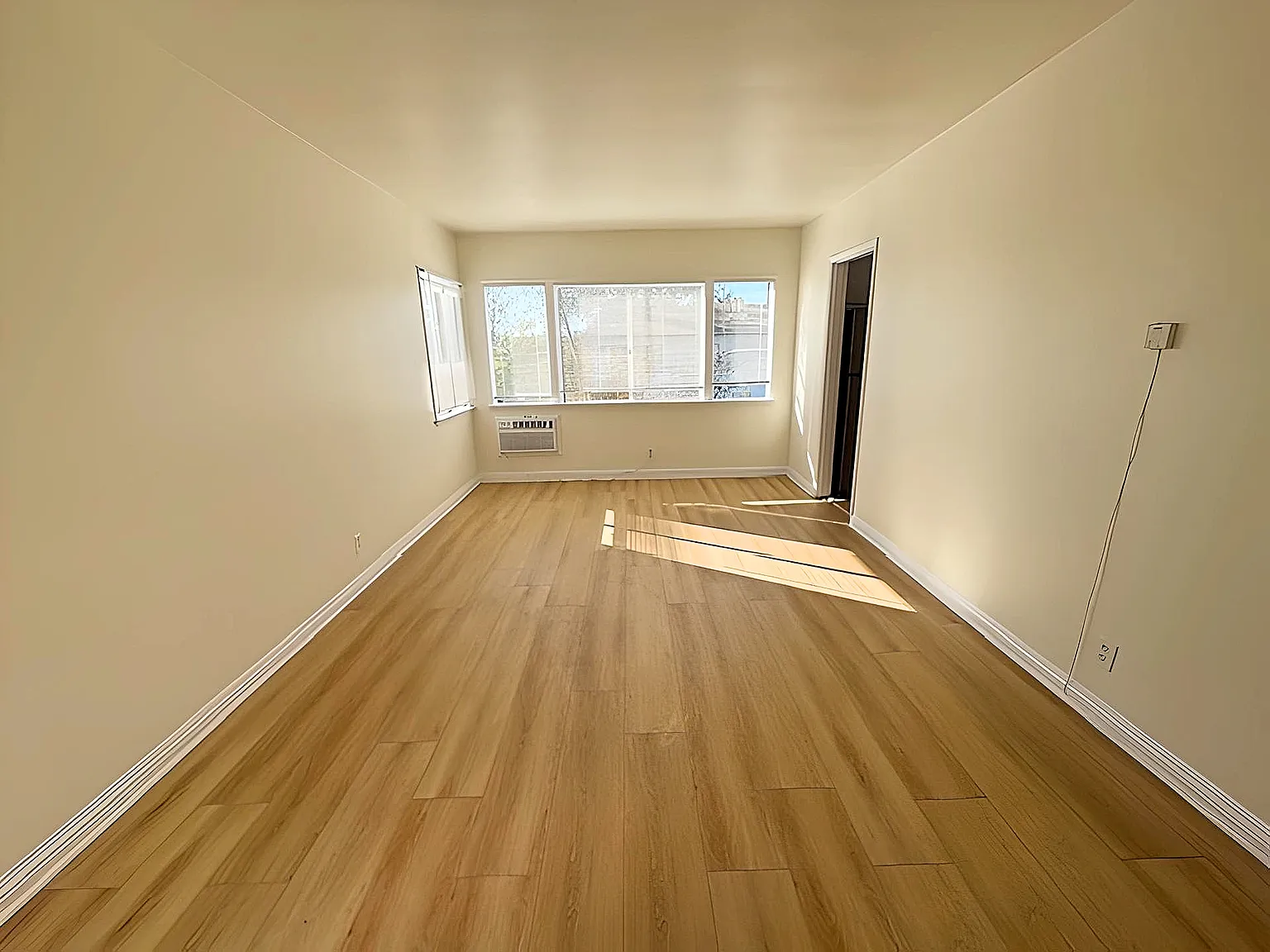 1 bed, 700 sqft, $1,995 — Photo 2