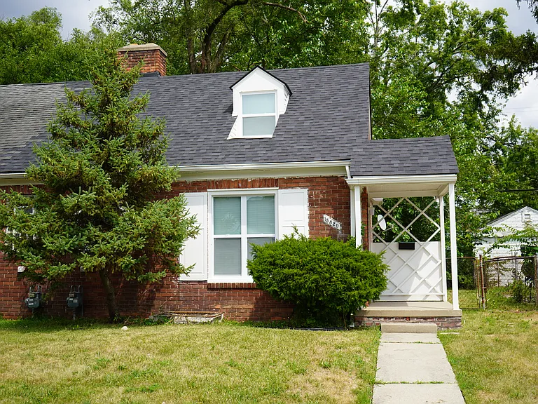 15820 Pinehurst St — Photo 1