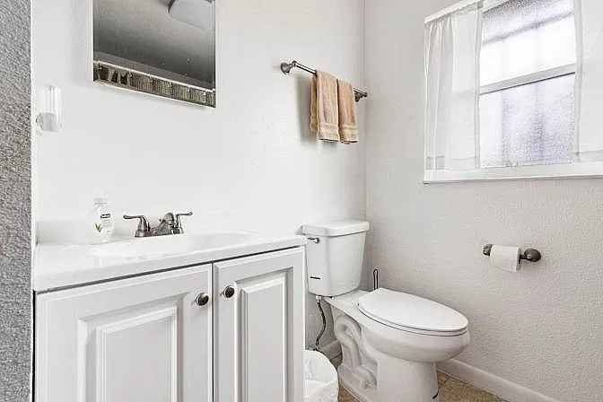 4 bed, 2450 sqft, $790 — Photo 3