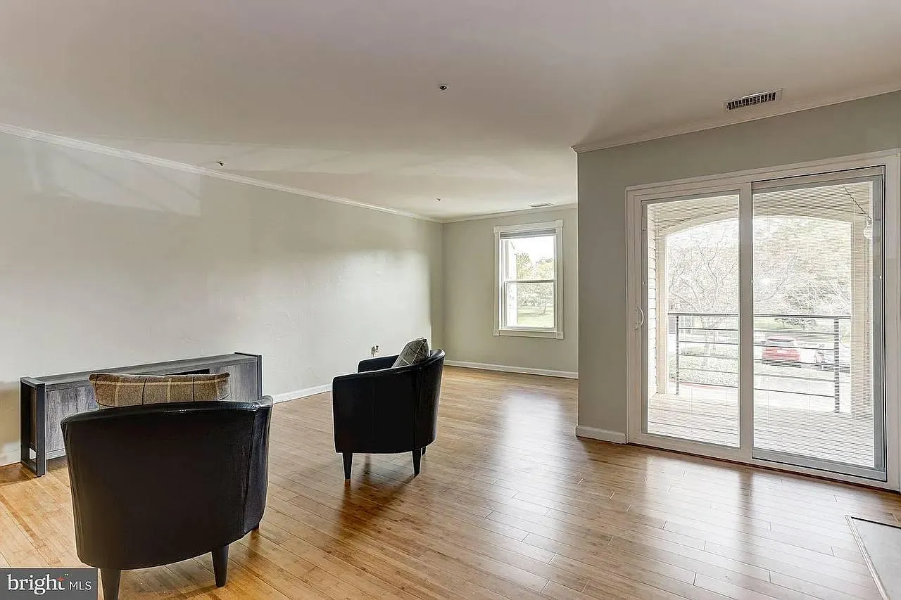 30 Hearthstone Ct — Photo 2