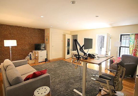 2nd image of 53 W 84th St #Gb