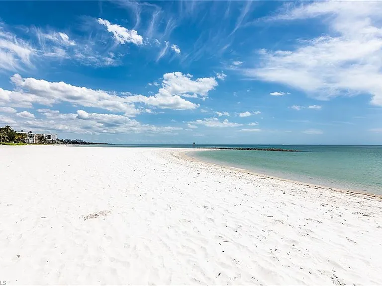 2203 Gulf Shore Blvd N #E1 — Photo 17