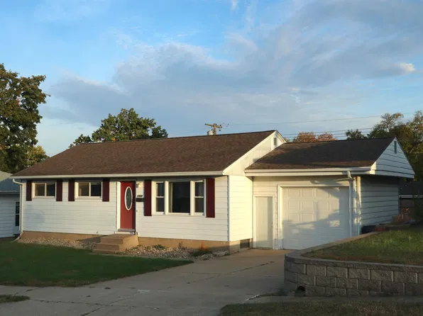 1107 Lincoln St, Pekin, IL 61554