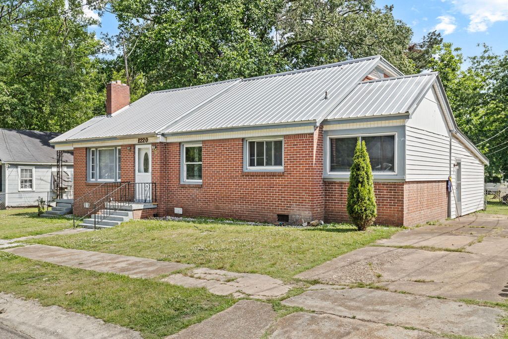 1220 Cruise St, Corinth, MS - View 3