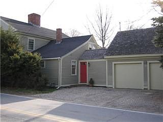 Side - Garage/Apt Area