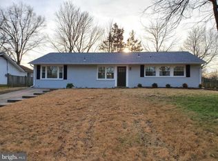 14705 Lock Dr, Centreville, VA 20120