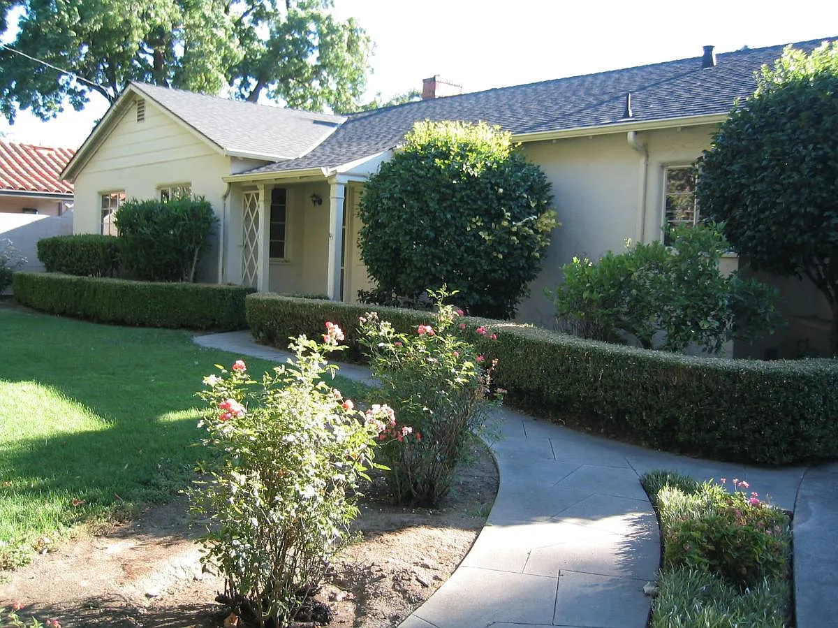 1549 Cherry Ave photo 1